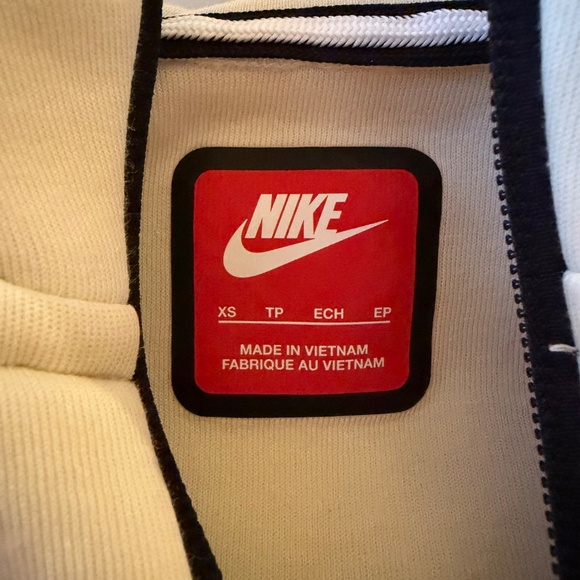 Nike tech - Picture 3 of 4